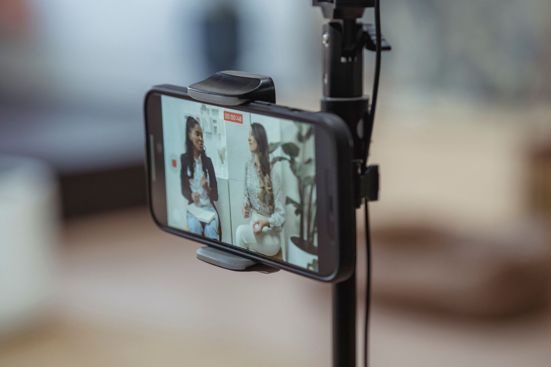 Comprendre le ratio 9:16 et la taille en pixels pour YouTube Shorts — enregistrement vidéo smartphone format vertical